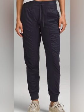 Lululemon Women’s Black Jogger Pants with Drawstring Waist Size 4